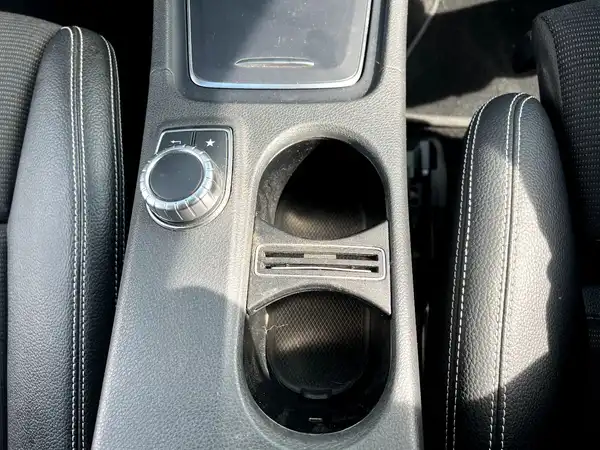 MERCEDES-BENZ CLA (23/28)