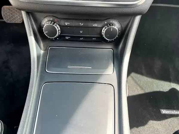 MERCEDES-BENZ CLA (24/28)
