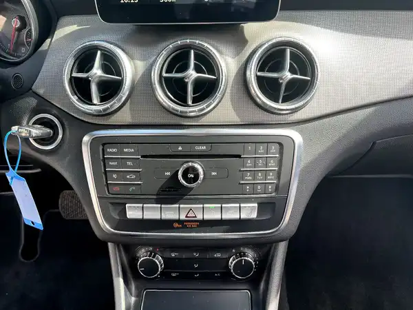 MERCEDES-BENZ CLA (25/28)