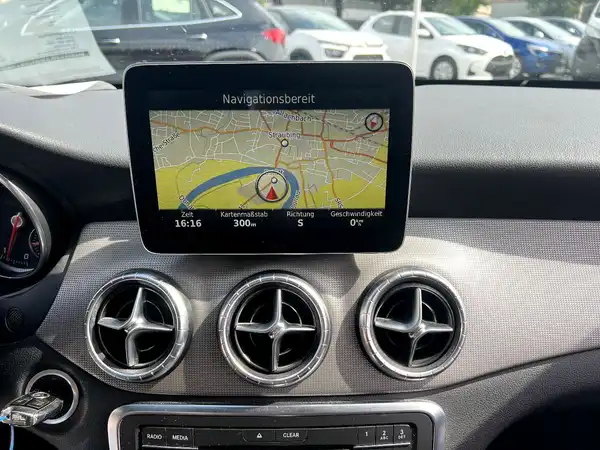 MERCEDES-BENZ CLA (26/28)