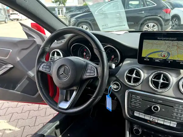 MERCEDES-BENZ CLA (27/28)