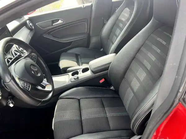 MERCEDES-BENZ CLA (9/28)