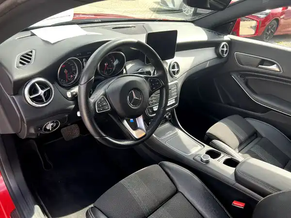 MERCEDES-BENZ CLA (10/28)
