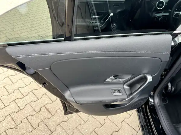 MERCEDES-BENZ CLA (11/27)