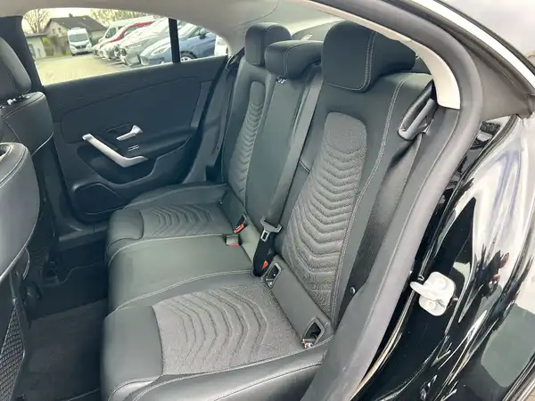 MERCEDES-BENZ CLA (13/27)