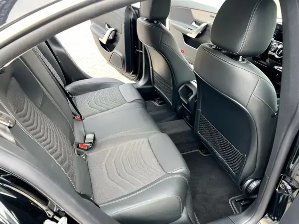 MERCEDES-BENZ CLA (15/27)