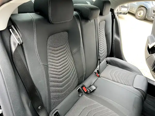 MERCEDES-BENZ CLA (16/27)