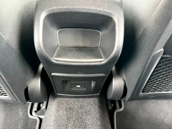 MERCEDES-BENZ CLA (17/27)