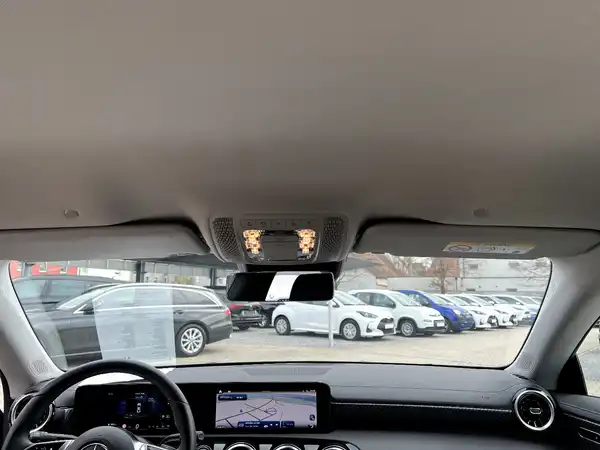 MERCEDES-BENZ CLA (19/27)