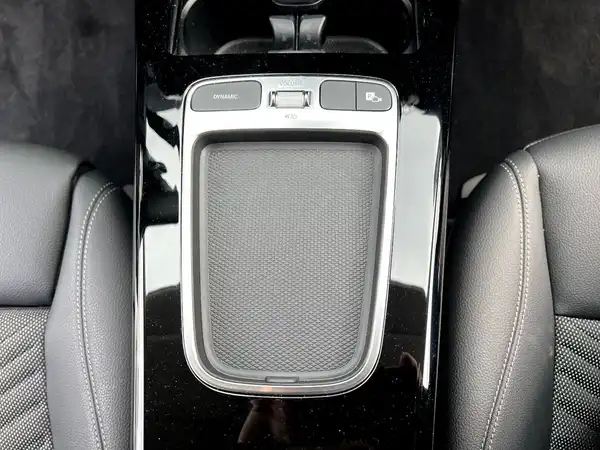 MERCEDES-BENZ CLA (23/27)