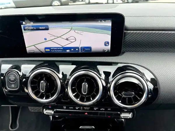 MERCEDES-BENZ CLA (25/27)