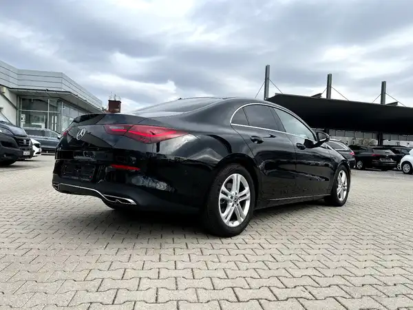 MERCEDES-BENZ CLA (4/27)