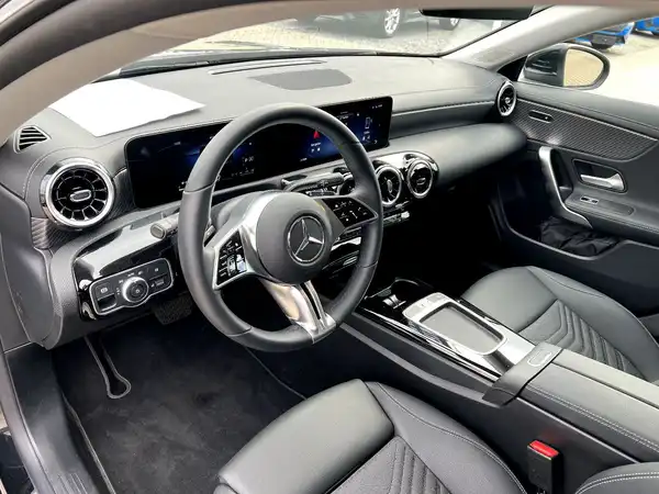 MERCEDES-BENZ CLA (9/27)