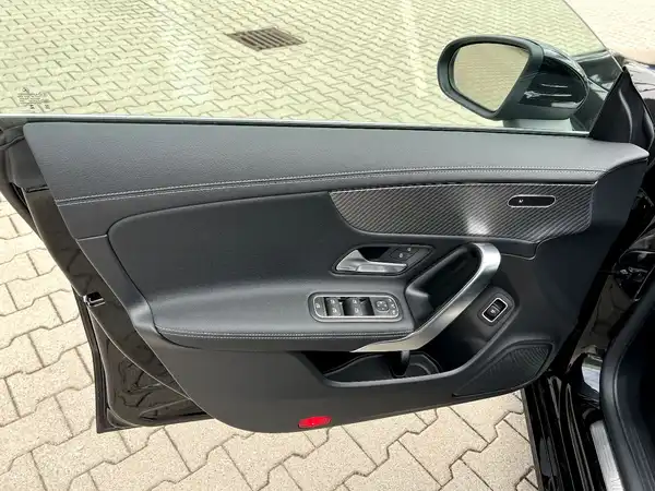 MERCEDES-BENZ CLA (10/27)