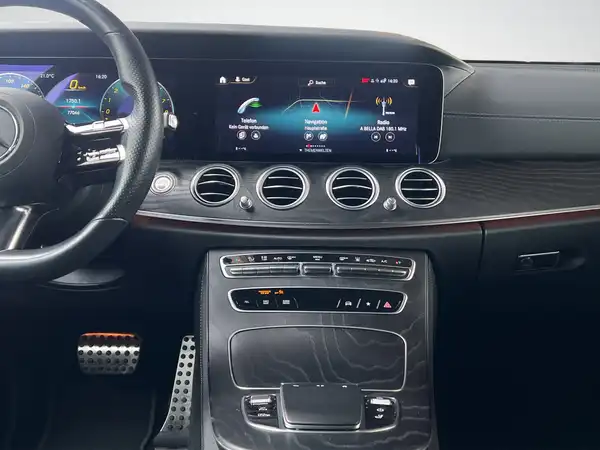 MERCEDES-BENZ E 300 (11/19)