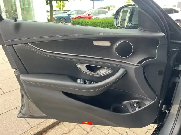 MERCEDES-BENZ E 300 (17/19)