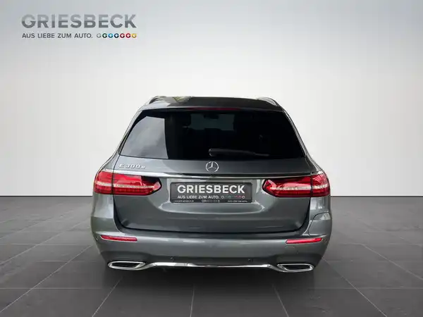 MERCEDES-BENZ E 300 (4/19)