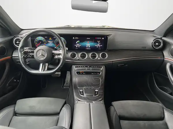 MERCEDES-BENZ E 300 (8/19)