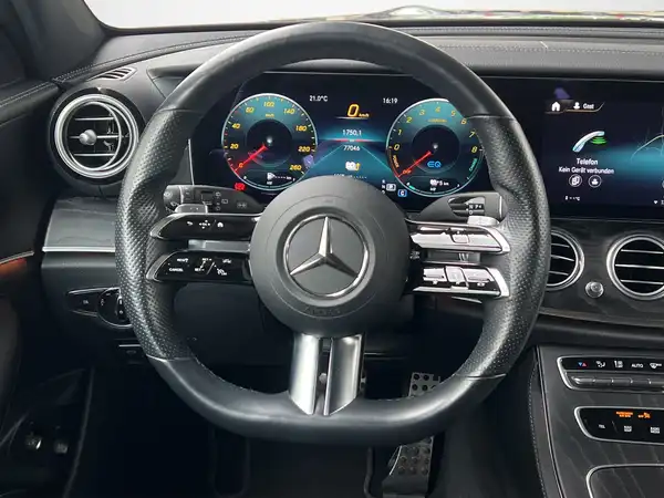 MERCEDES-BENZ E 300 (10/19)