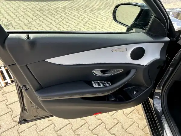 MERCEDES-BENZ E-220 d (11/27)