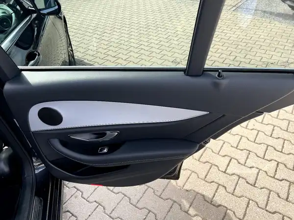 MERCEDES-BENZ E-220 d (15/27)