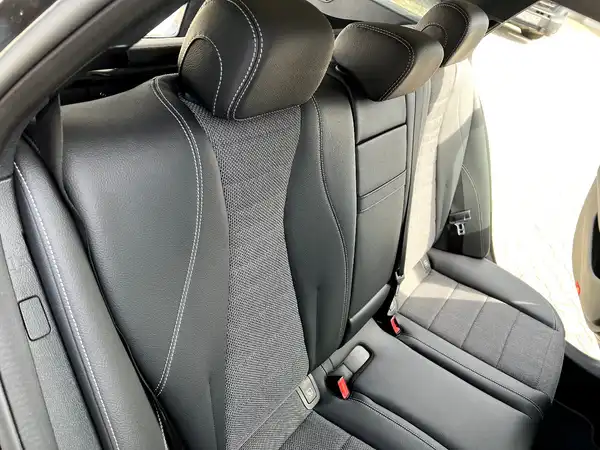MERCEDES-BENZ E-220 d (17/27)