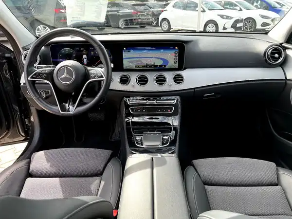 MERCEDES-BENZ E-220 d (18/27)