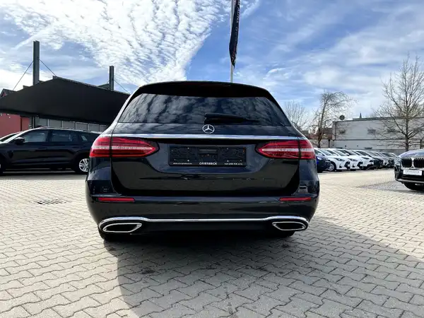 MERCEDES-BENZ E-220 d (3/27)