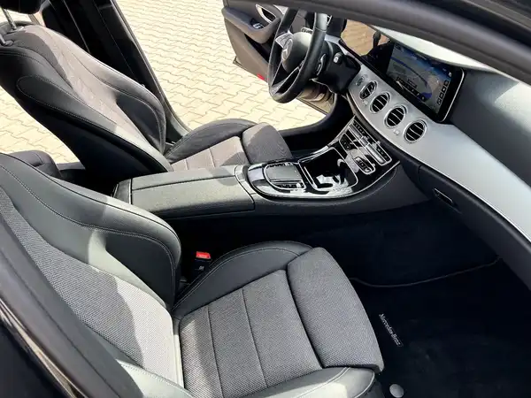 MERCEDES-BENZ E-220 d (21/27)