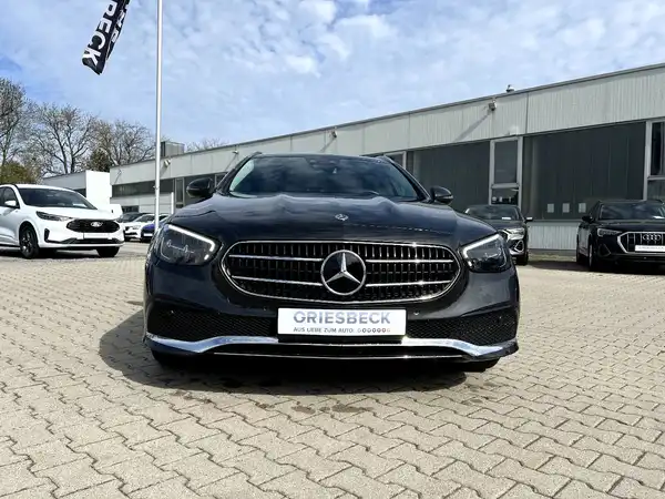 MERCEDES-BENZ E-220 d (6/27)