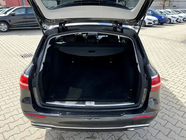 MERCEDES-BENZ E-220 d (7/27)