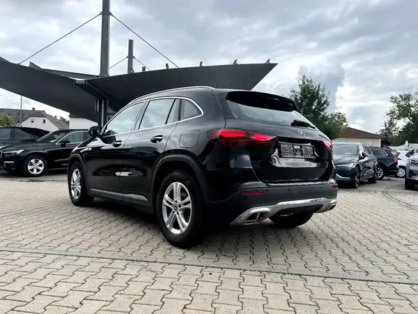 MERCEDES-BENZ GLA 200 (2/27)