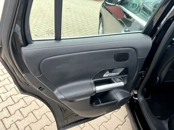 MERCEDES-BENZ GLA 200 (12/27)