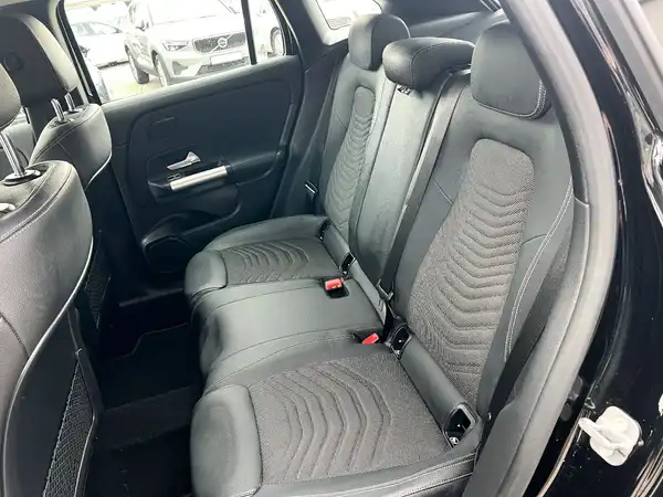 MERCEDES-BENZ GLA 200 (14/27)