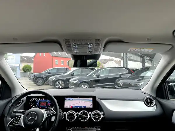 MERCEDES-BENZ GLA 200 (19/27)