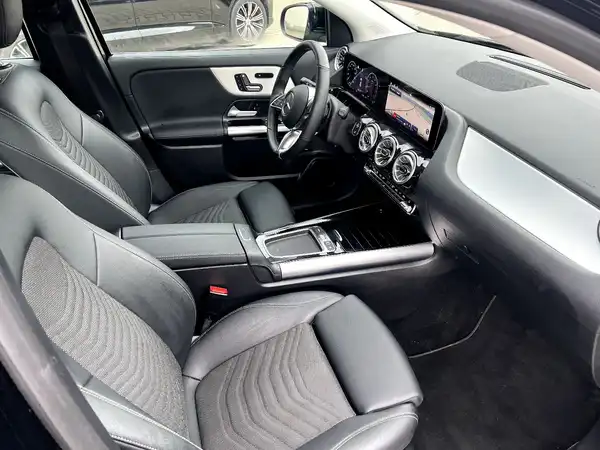 MERCEDES-BENZ GLA 200 (21/27)