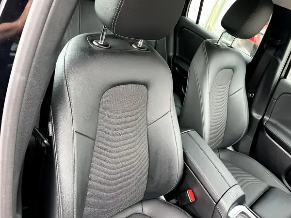 MERCEDES-BENZ GLA 200 (22/27)