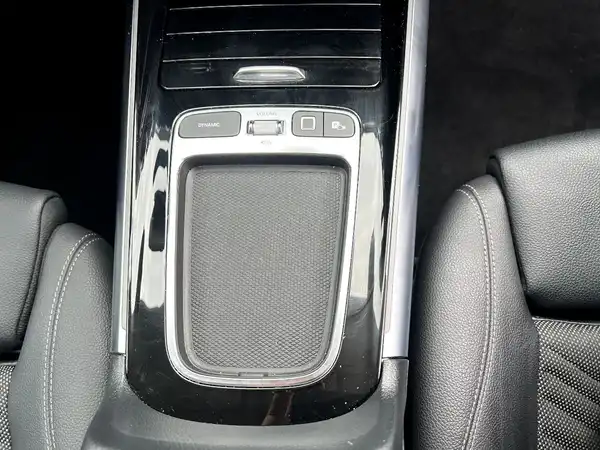 MERCEDES-BENZ GLA 200 (23/27)
