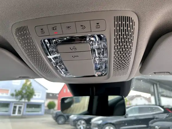 MERCEDES-BENZ GLA 200 (27/27)