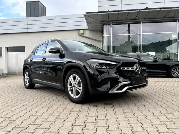 MERCEDES-BENZ GLA 200 (5/27)