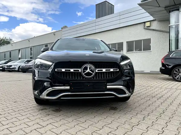 MERCEDES-BENZ GLA 200 (6/27)
