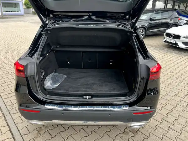 MERCEDES-BENZ GLA 200 (7/27)