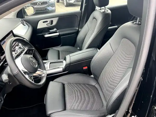 MERCEDES-BENZ GLA 200 (9/27)