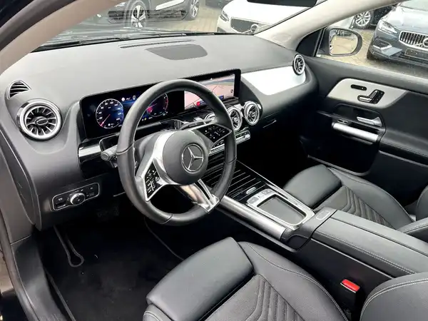 MERCEDES-BENZ GLA 200 (10/27)