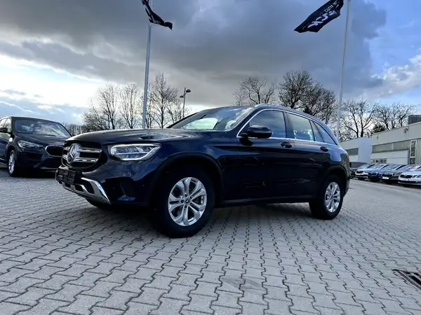 MERCEDES-BENZ GLC (1/27)