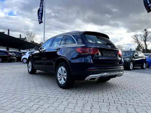 MERCEDES-BENZ GLC (2/27)