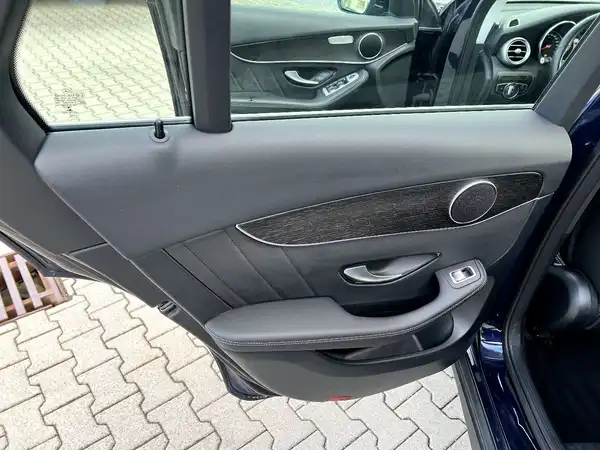 MERCEDES-BENZ GLC (12/27)