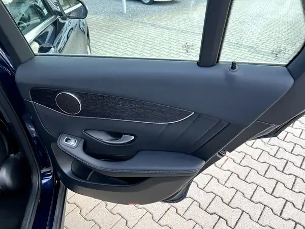 MERCEDES-BENZ GLC (15/27)