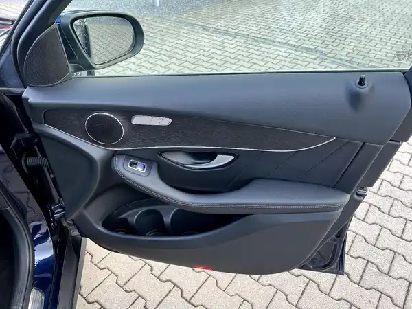 MERCEDES-BENZ GLC (20/27)