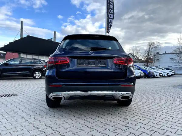 MERCEDES-BENZ GLC (3/27)